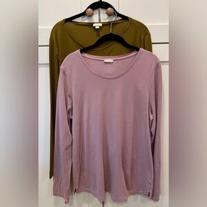 HANRO *BUNDLE OF TWO* TENCEL ROUND NECK LONG SLEEVE TOPS, SIZE L.